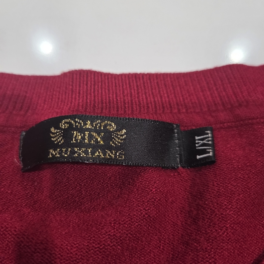 Red Sweater with Sequin Details Size L. - Picture 5 of 15